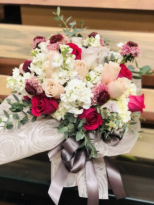Simple Wrapping Bouquet in Las Vegas, NV